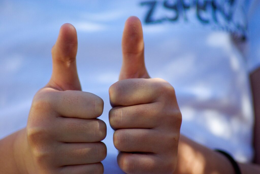 hands, inch, fingers-722452.jpg